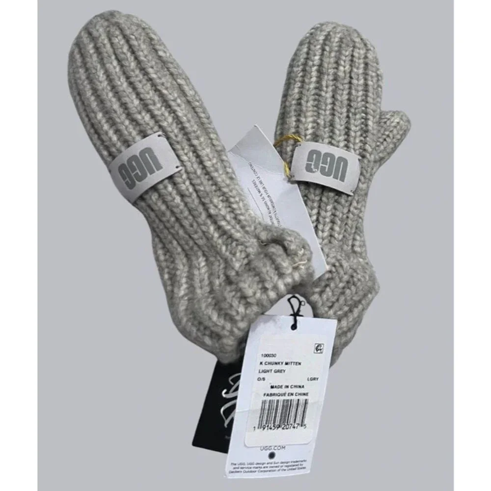 UGG Kids Chunky Knit Mittens Light Gray One Size New with Tags